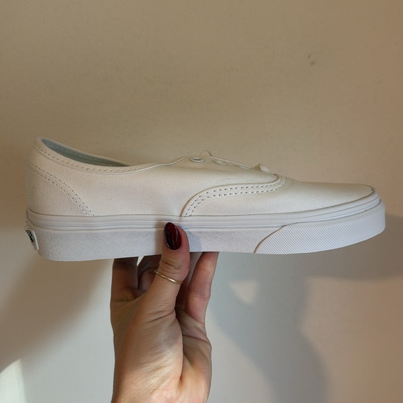 VANS True White Authentic Style - Picture 2 of 3